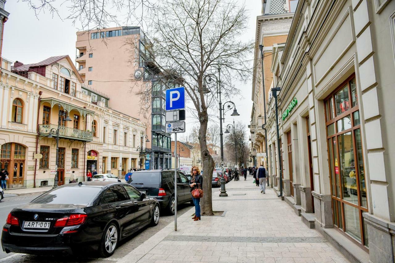 The Artist Hostel Тбилиси Экстерьер фото